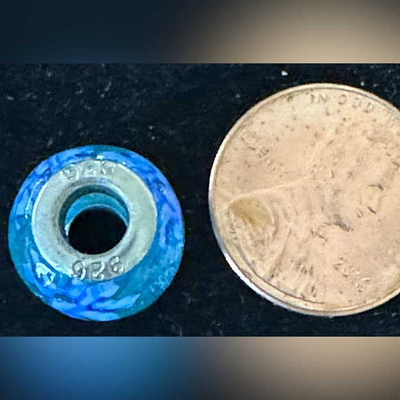 Glass 🌸 flower bead beautiful blues 925 Sterling 3mm or smaller guc - Picture 5 of 6